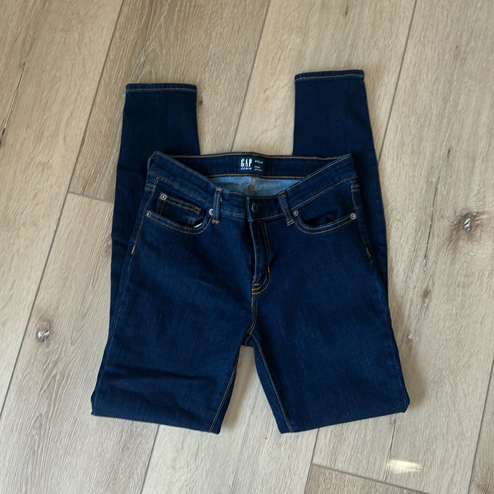 Women’s GAP skinny jeans